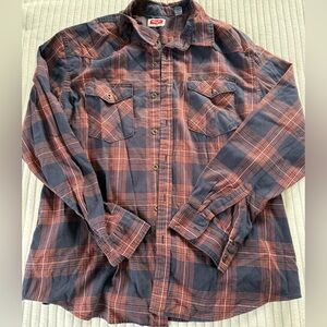 Wrangler Men's Casual Button Down Shirt - Faded Red and Blue Plaid